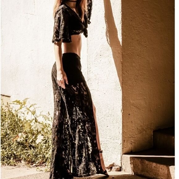 Lace Halter Top/Slit Leg Pants Set - Picture 9 of 16